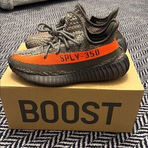 NWT Yeezy Boost 350 V2 Sneakers 100% Authentic